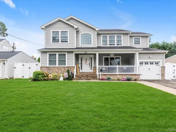 132 Walnut Street, Massapequa Park, NY 11762