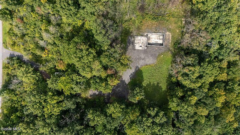 4th image of 616 Waters Road