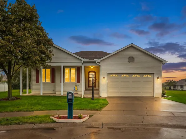 2800 Kaitlyn Dr, Muscatine, IA 52761