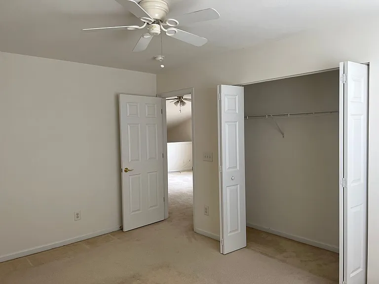 281 Connemara Dr #E — Photo 17