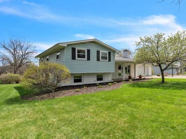 105 Hillcrest Dr, Kendallville, IN 46755