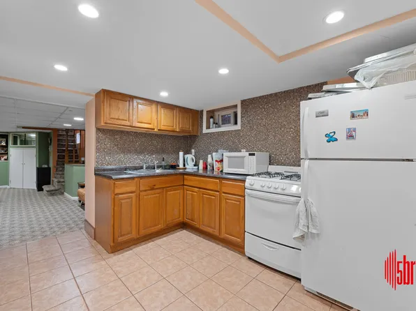 15 Van Sicklen Street image 23 of 38