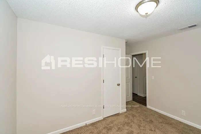 2203 Norman Ave — Photo 9