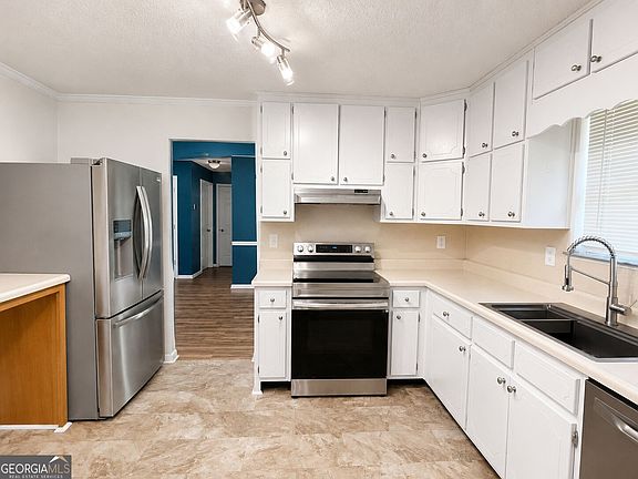 3rd image of 157 Davidson Dr
