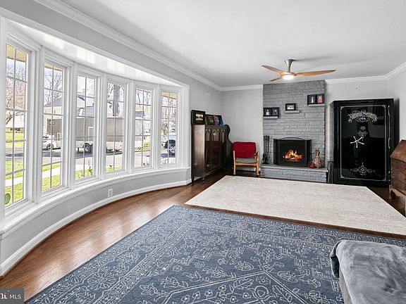 4th image of 4413 Dolphin Ln
