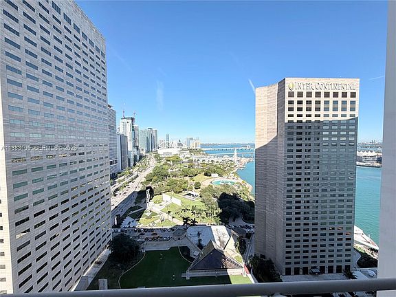 2nd image of 325 Biscayne Blvd #2924