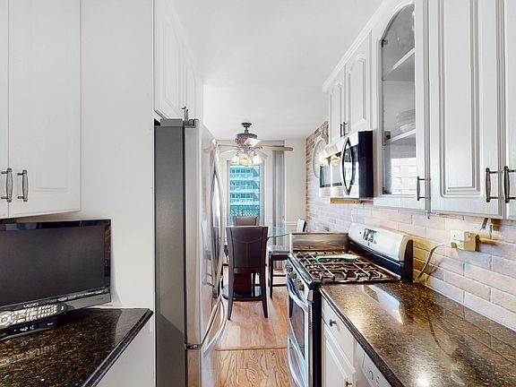 5th image of 2942 W 5th St APT 7D
