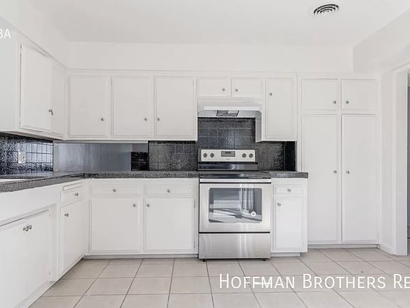 3rd image of 3616 Dana St