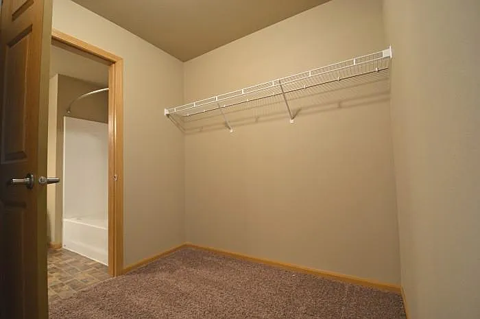 Sidney Apartments — Photo 33