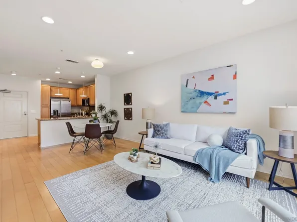 3887 Pell Pl Unit 221, San Diego, CA 92130