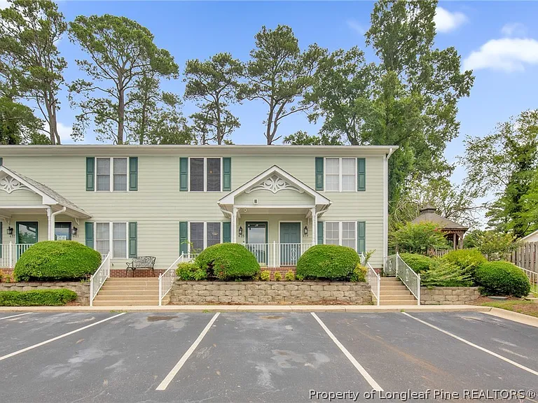 425 Cityview Ln — Photo 2