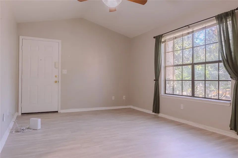 1st image of 800 Altaloma Ave