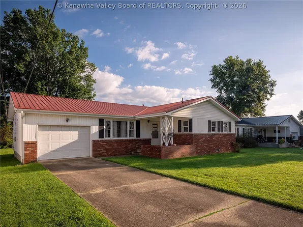 2612 Montana Ave, Hurricane, WV 25526