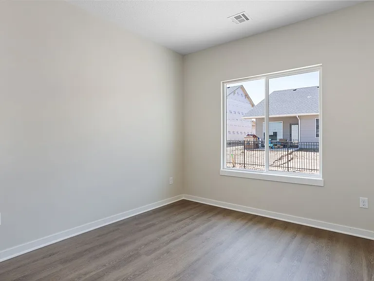446 S Longbranch Dr — Photo 7