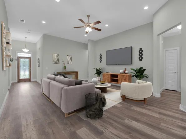 8397 Verano St, Navarre, FL 32566