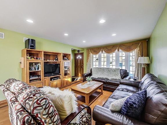 4th image of 5746 N Odell Ave