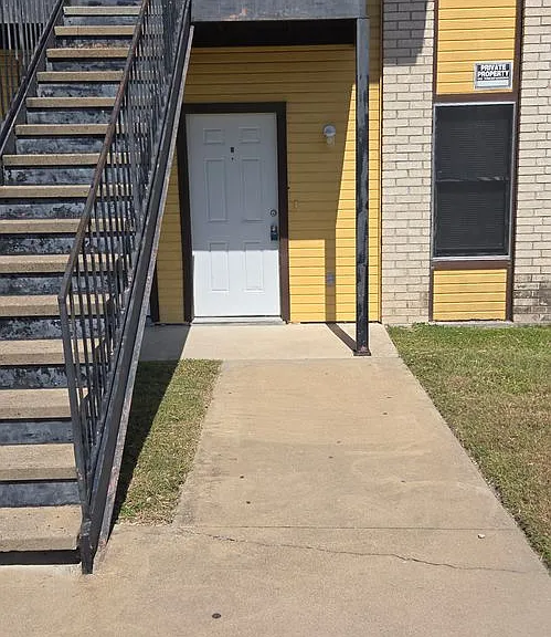 1107 Circle M Dr — Photo 13