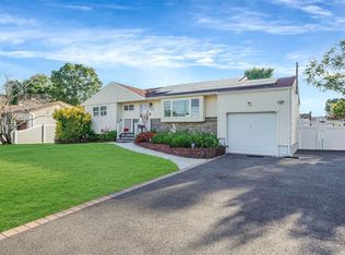 273 Wurz St, Brentwood, NY 11717
