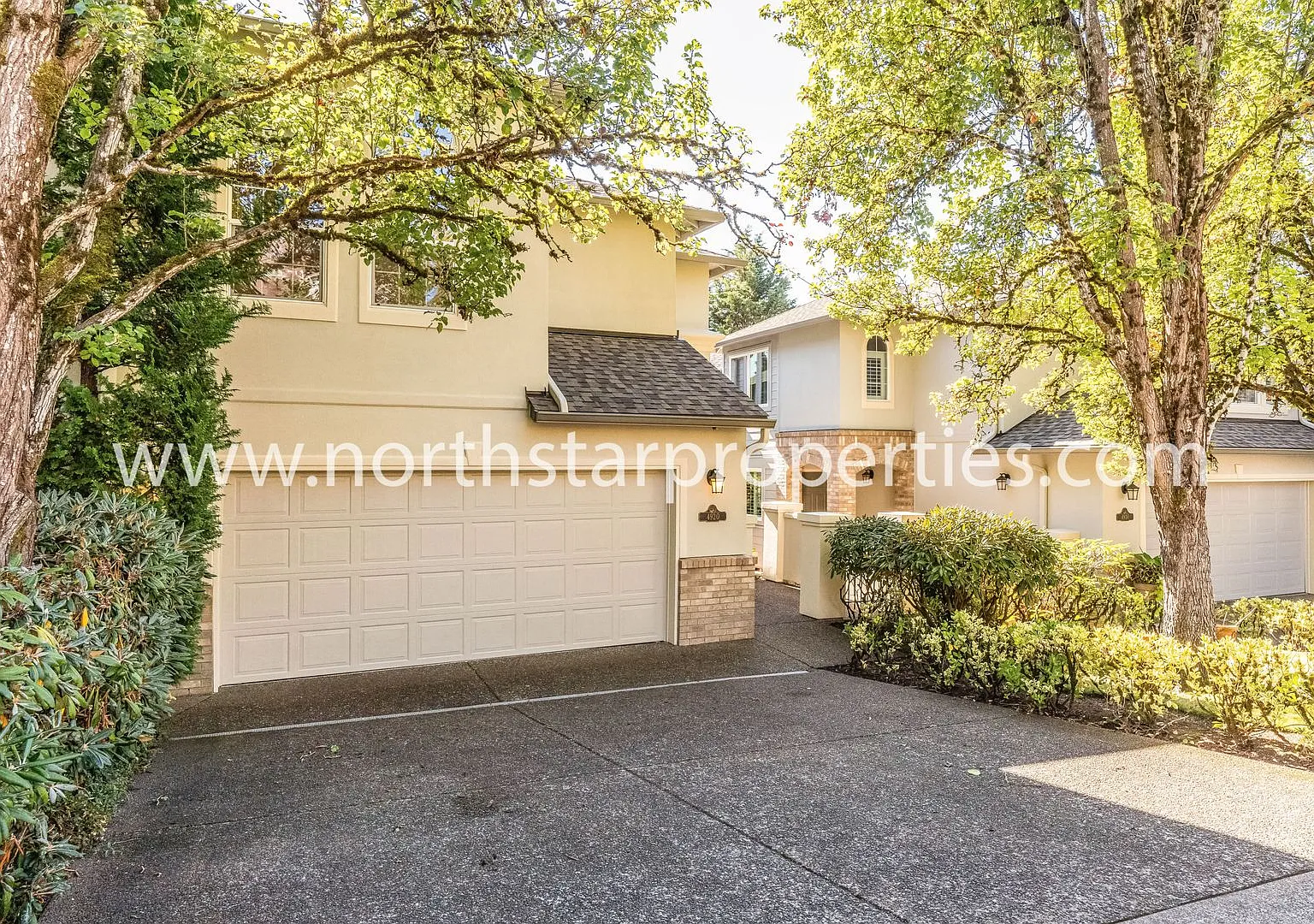Beautiful Lake Oswego Townhome — Photo 3