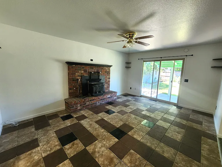718 W Monterey St — Photo 3