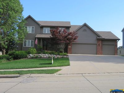 10401 Hillcrest Dr, La Vista, NE, 68128
