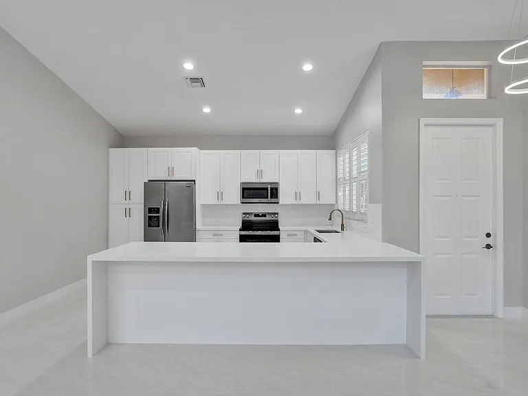 5885 NW 121st Ter — Photo 14