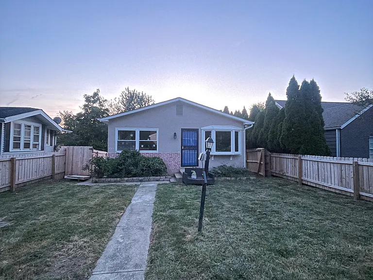 2669 Thorndale Ave — Photo 1
