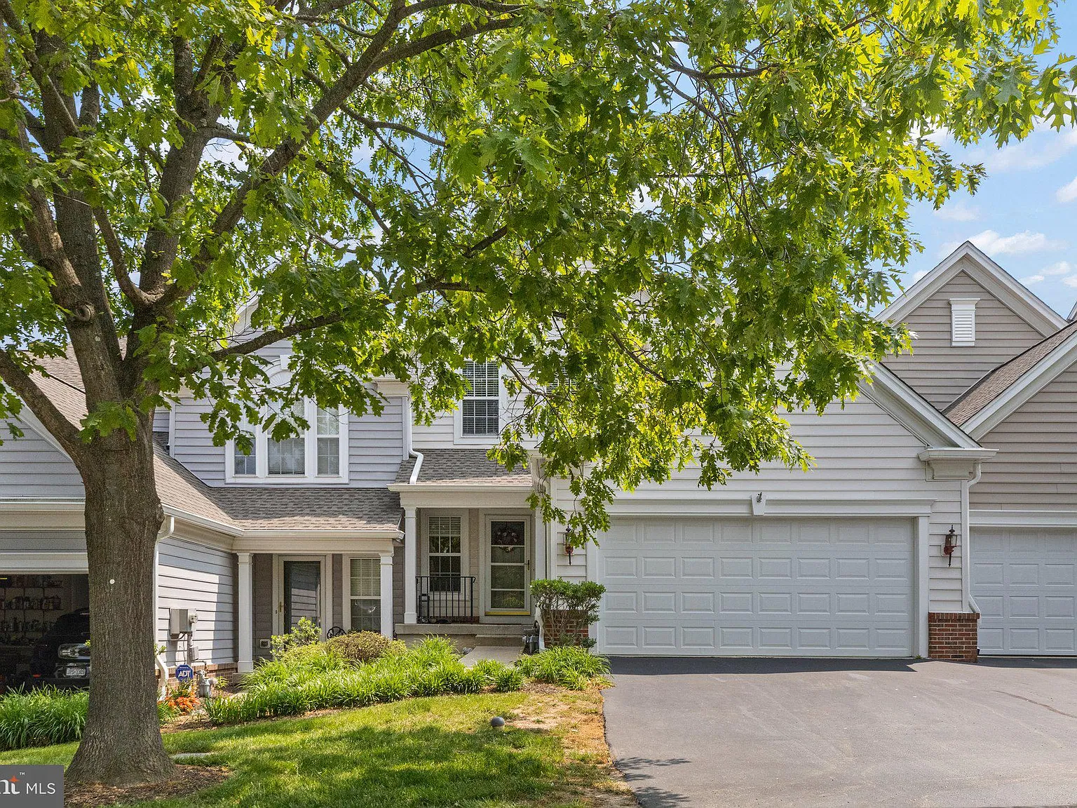 3 bed, 3.5 bath, 3022 sqft, $3,500 — Photo 3