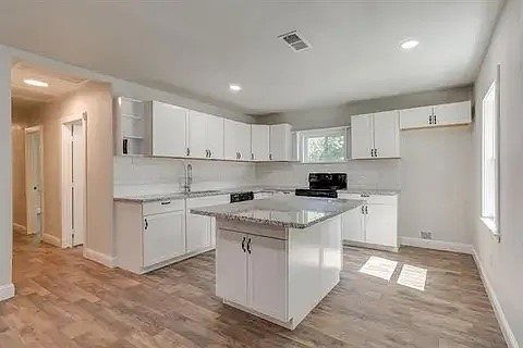 3rd image of 221 Braz St