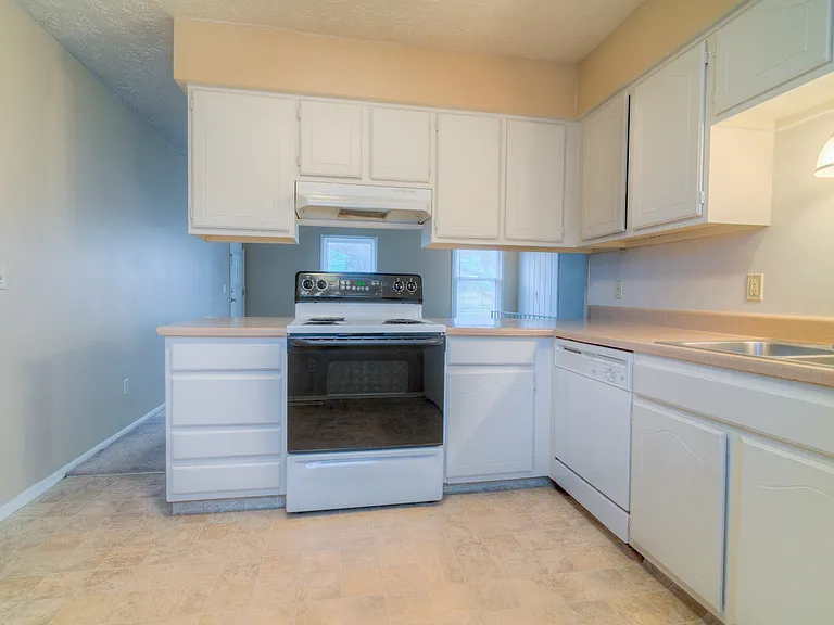 Westwood Duplexes — Photo 12