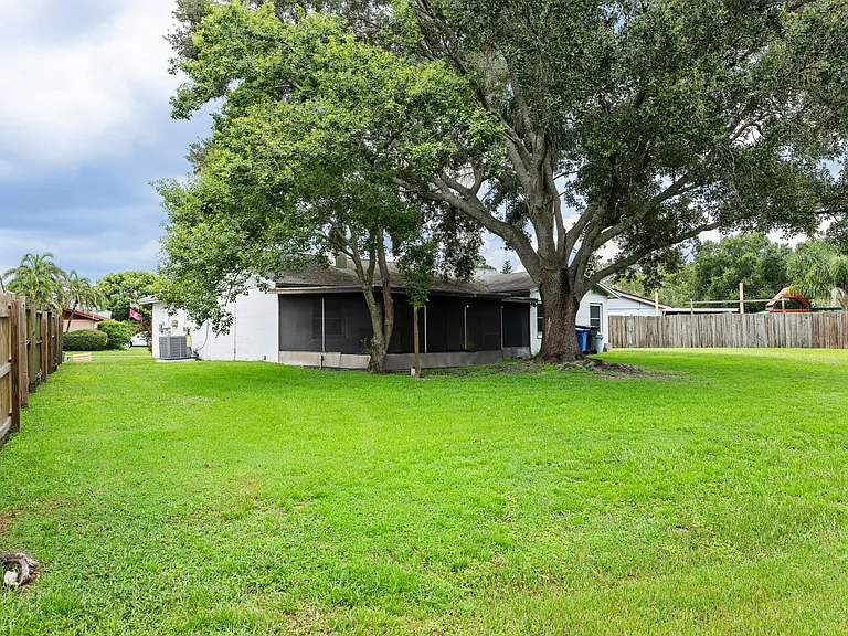 629 Stillview Cir — Photo 33