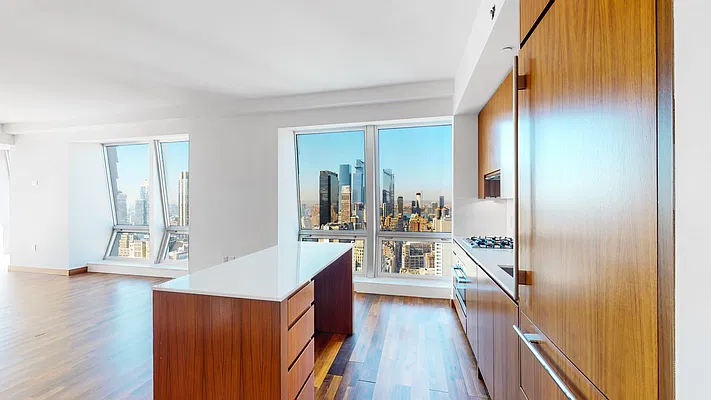 Sold by LEVEN Real Estate | media 4