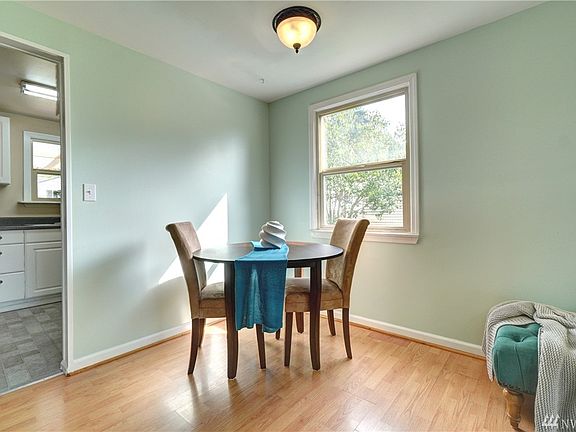 4th image of 810 S 195th St