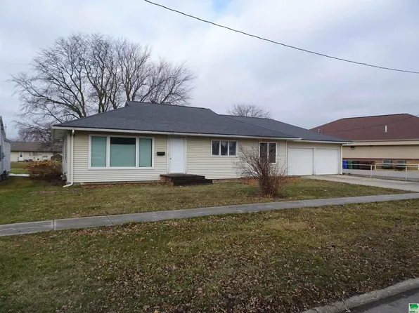 404 7th Ave, Sheldon, IA 51201