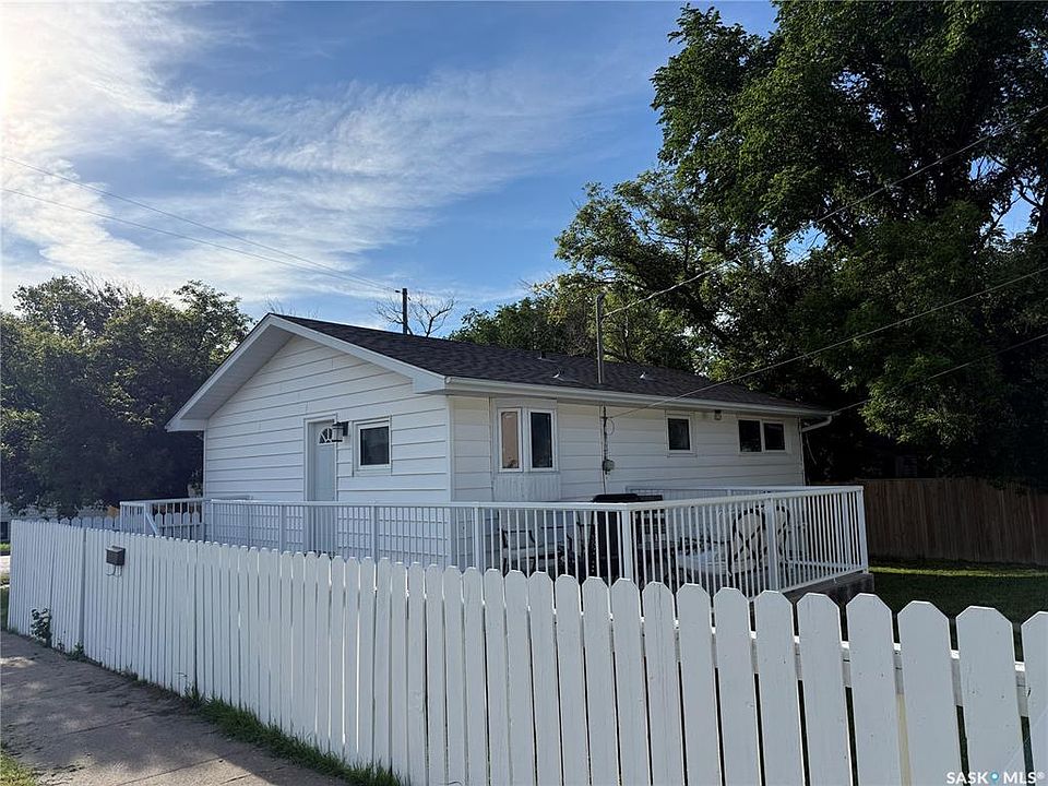 1st image of 320 Government ROAD
