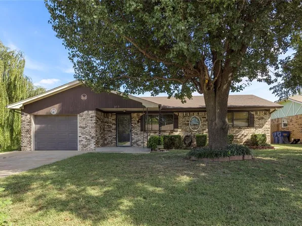 313 Hal Dr, El Reno, OK 73036
