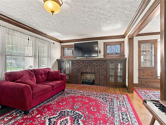 3rd image of 240 Prospect St