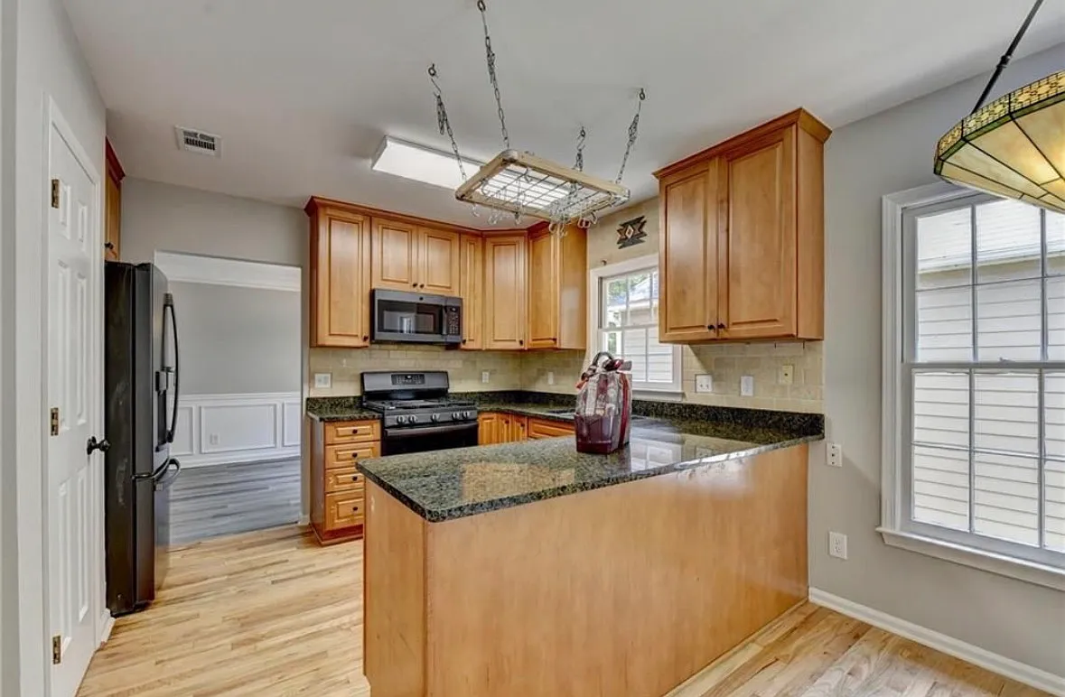1 bed, 2600 sqft, $1,000 — Photo 4