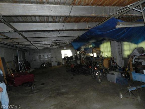 4th image of 670 N Shore Dr