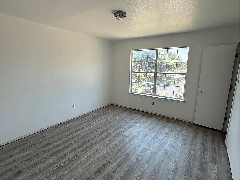 1014 Glen Meadow Cv — Photo 6