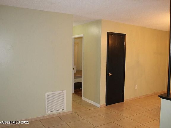 5th image of 18 Forrell Ave