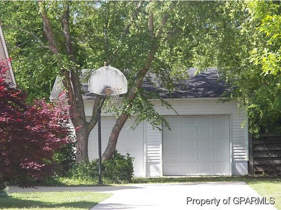 3rd image of 107 Essex Dr