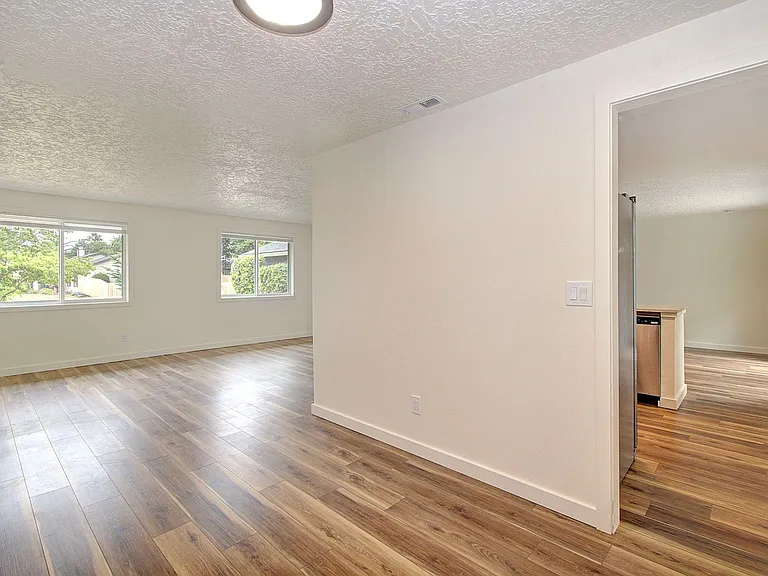 14317 SE 14th St — Photo 12