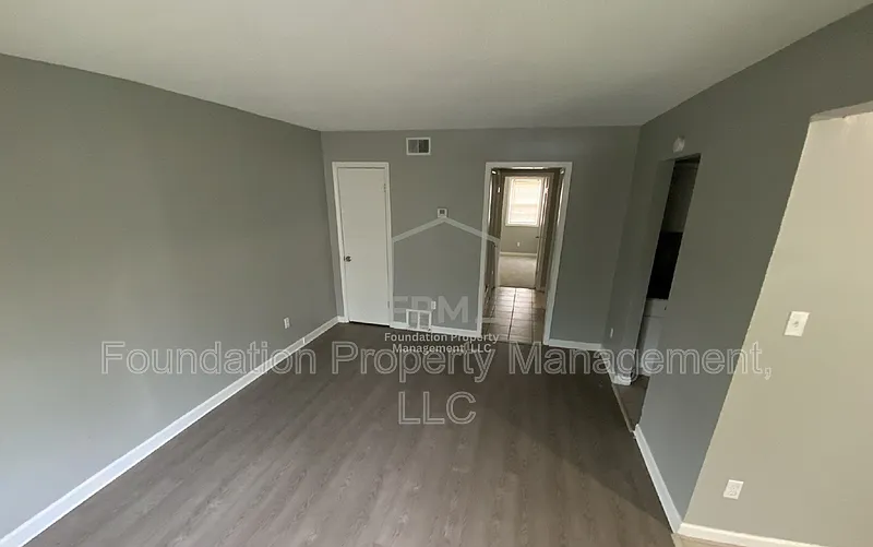 2 bed, 1.0 bath, 817 sqft, $825 — Photo 4