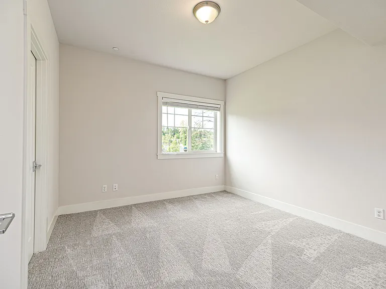7663 S 132nd St — Photo 20
