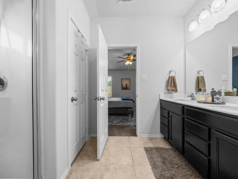 8402 Pleasant Trail Dr — Photo 20