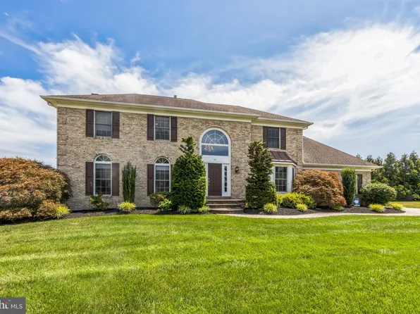 35 Parry Dr, Hainesport, NJ 08036