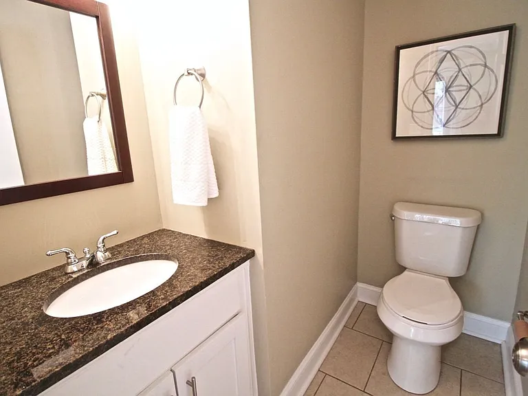 Plaza La Belle Apartments — Photo 54