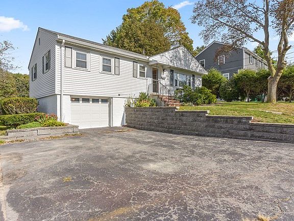 2nd image of 19 Elda Dr Unit 19