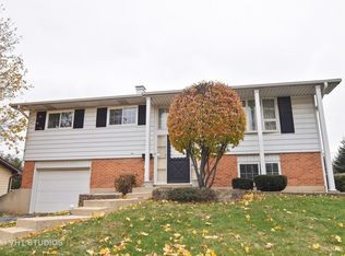 380 Lafayette Ln, Hoffman Estates, IL 60169